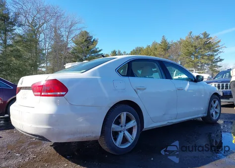 2013 Volkswagen Passat 2.5L Se из США, поврежденный, VIN 1VWBP7A3XDC111579